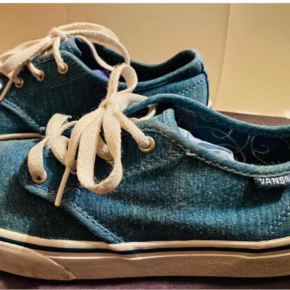 Blue vans size US Missy 4.5